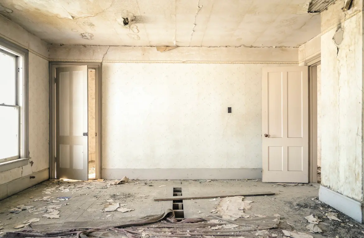 Waste disposal crew managing a cleanout project in Londonderry